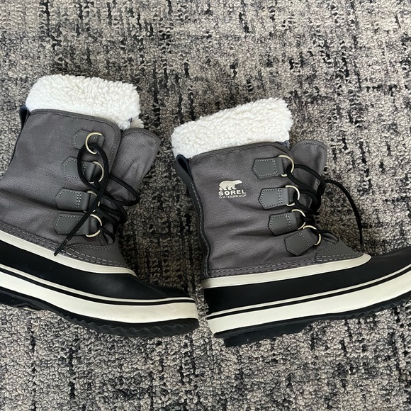 Grey Sorrell winter boots - Picture 3 of 5